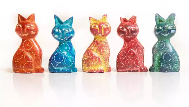 Süße Speckstein-Katzen in vielen Farben
